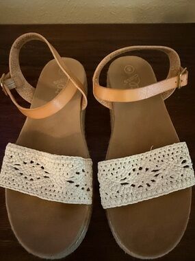 art class Cream Woven Front & Tan Ankle-Strap approx 1 inch platform Sandals